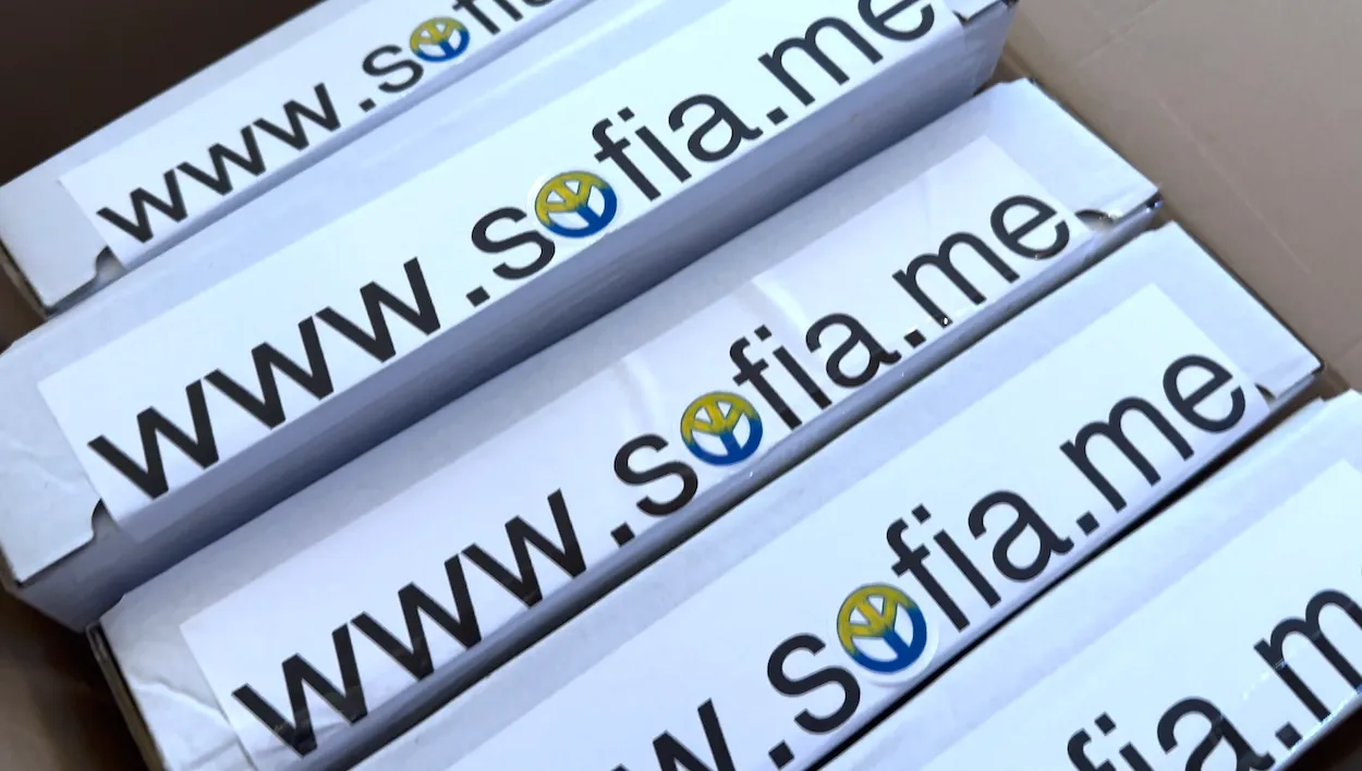 sofia-geeft-kunstdozen-aan-Oekrainse-vluchtelingen3.jpg